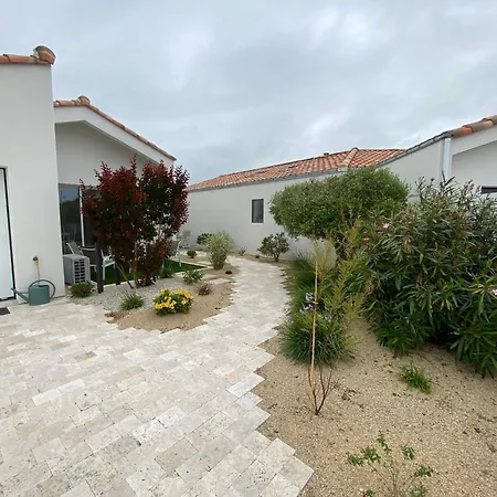 La Petite Maison Zone Coulee Verte Menant A L'ocean Holiday home *